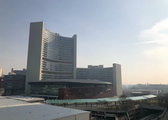 Amazing Austria Center Near Uno